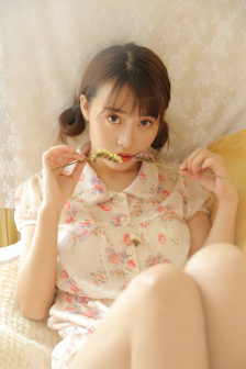 粉嫩的舌头美女